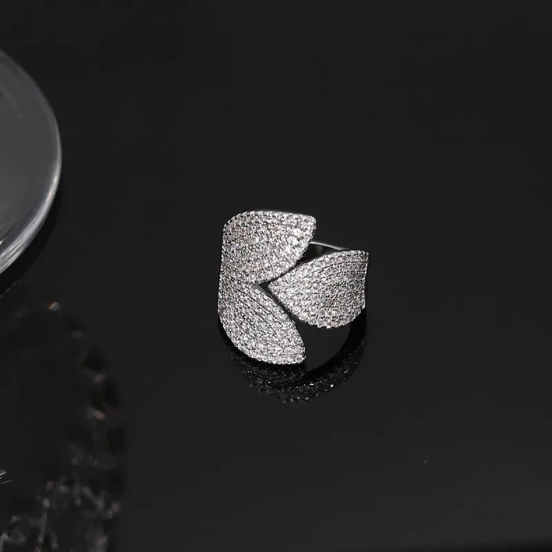 Korea Hot Selling Fashion Jewelry Luxury Full Zircon Leaf Petal Ring Elegant Women Wedding Party Opening Adjustable Accessories